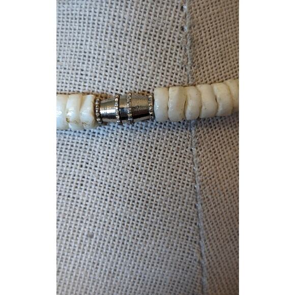 Vintage Puka Shell Green Bead 15" Necklace - Picture 5 of 6